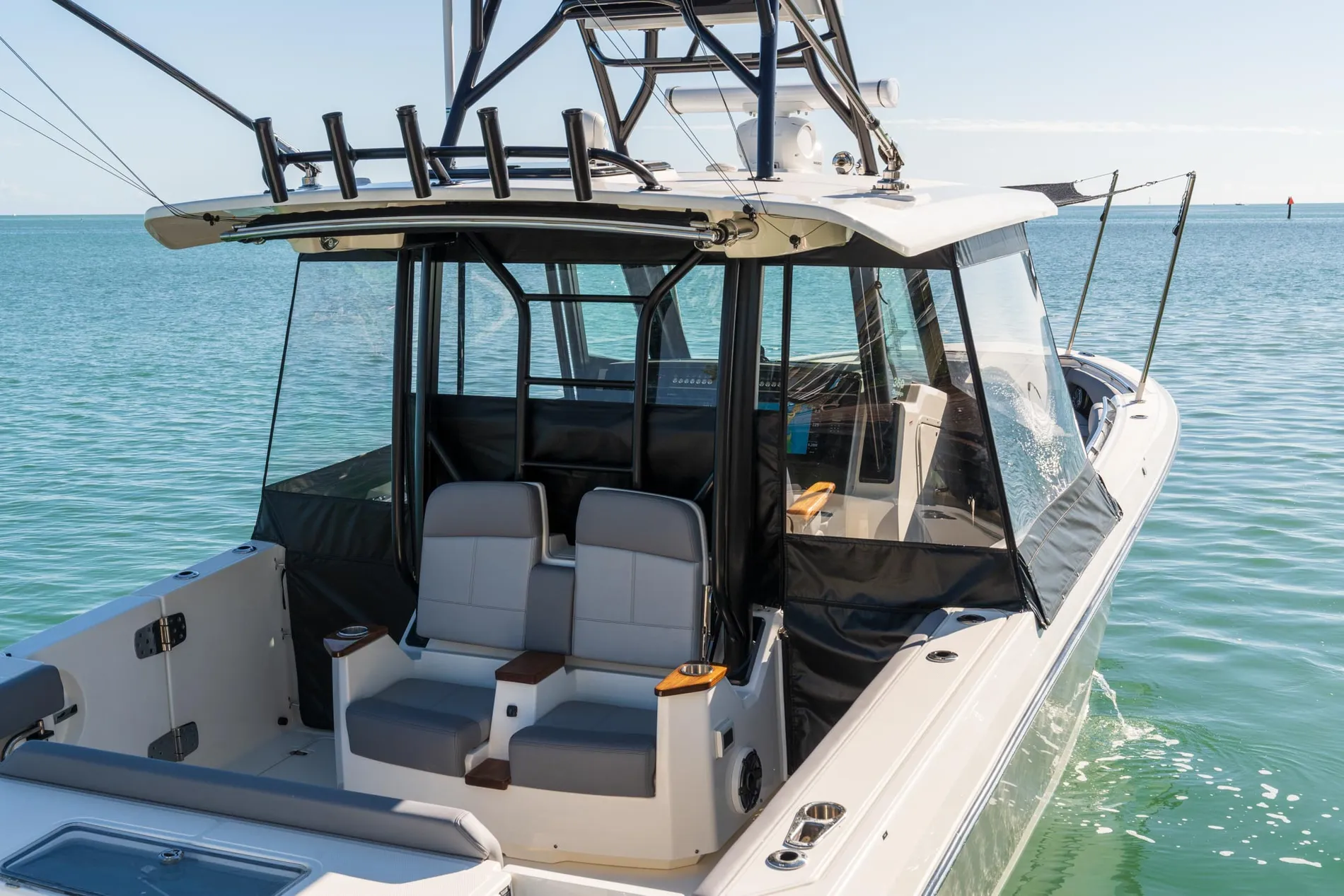 New 2027 Boston whaler 360 Outrage for Sale | Vancouver, BC | M&P Yacht Centre | 68e41eab379af45d9002e6cd
