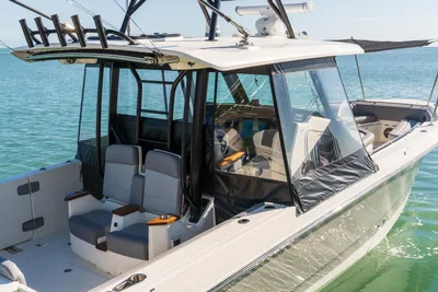 New 2027 Boston whaler 360 Outrage for Sale | Vancouver, BC | M&P Yacht Centre | 68e41eab379af45d9002e6cd