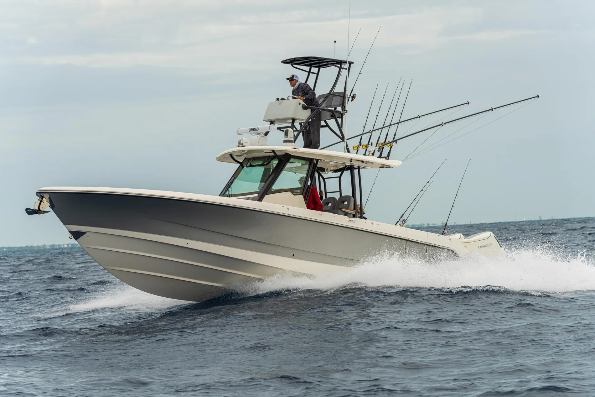 New 2027 Boston whaler 360 Outrage for Sale | Vancouver, BC | M&P Yacht Centre | 68e41eab379af45d9002e6cd