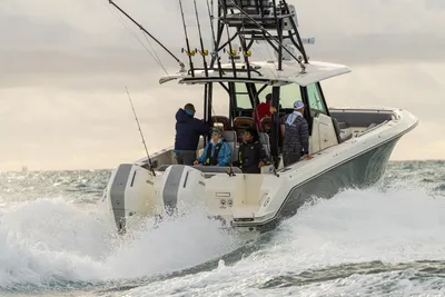 New 2027 Boston whaler 360 Outrage for Sale | Vancouver, BC | M&P Yacht Centre | 68e41eab379af45d9002e6cd