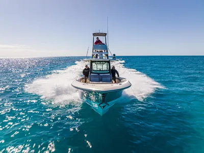 New 2027 Boston whaler 360 Outrage for Sale | Vancouver, BC | M&P Yacht Centre | 68e41eab379af45d9002e6cd