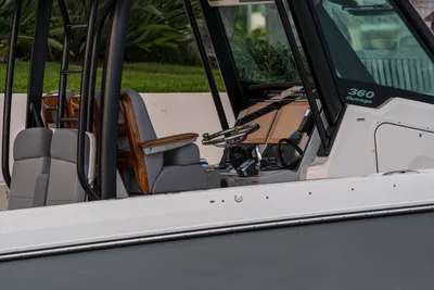 New 2027 Boston whaler 360 Outrage for Sale | Vancouver, BC | M&P Yacht Centre | 68e41eab379af45d9002e6cd