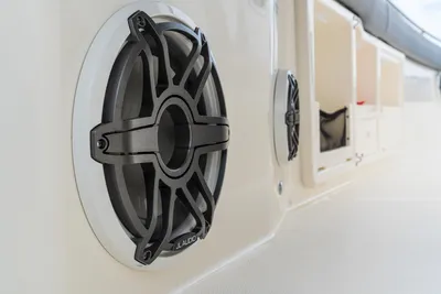 New 2027 Boston whaler 360 Outrage for Sale | Vancouver, BC | M&P Yacht Centre | 68e41eab379af45d9002e6cd