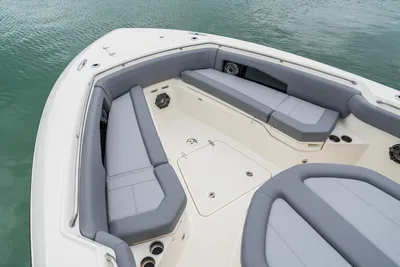 New 2027 Boston whaler 360 Outrage for Sale | Vancouver, BC | M&P Yacht Centre | 68e41eab379af45d9002e6cd