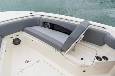 New 2027 Boston whaler 360 Outrage for Sale | Vancouver, BC | M&P Yacht Centre | 68e41eab379af45d9002e6cd