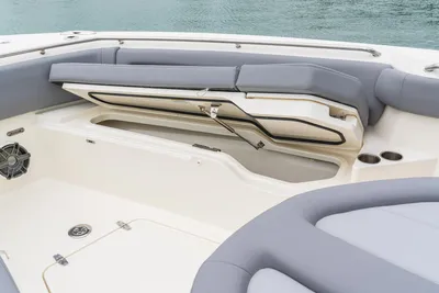 New 2027 Boston whaler 360 Outrage for Sale | Vancouver, BC | M&P Yacht Centre | 68e41eab379af45d9002e6cd