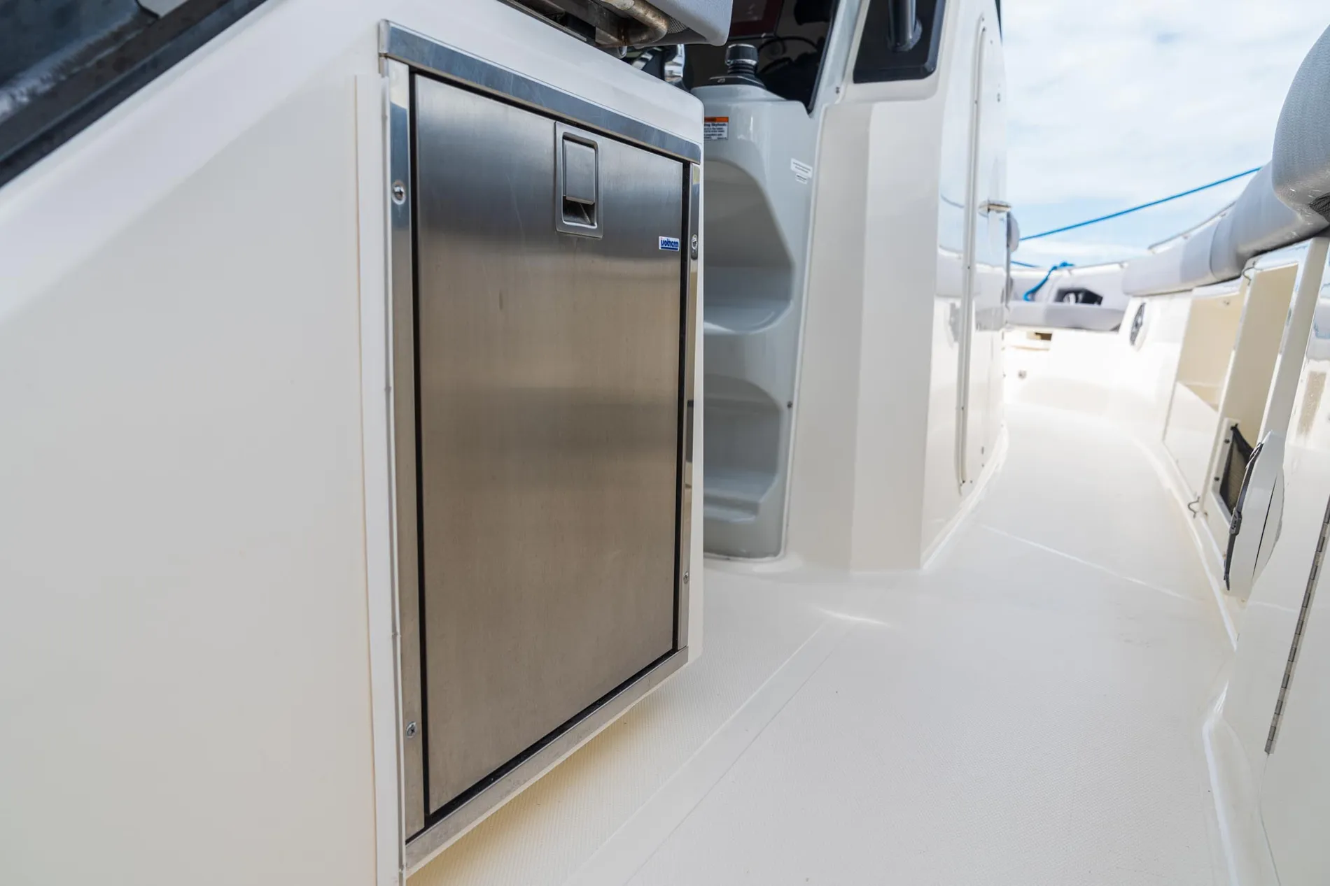 New 2027 Boston whaler 360 Outrage for Sale | Vancouver, BC | M&P Yacht Centre | 68e41eab379af45d9002e6cd
