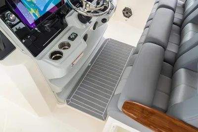 New 2027 Boston whaler 360 Outrage for Sale | Vancouver, BC | M&P Yacht Centre | 68e41eab379af45d9002e6cd