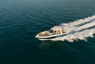 New 2027 Boston whaler 420 Outrage for Sale | Vancouver, BC | M&P Yacht Centre | 68e41f268d2f5380f90ebe8b