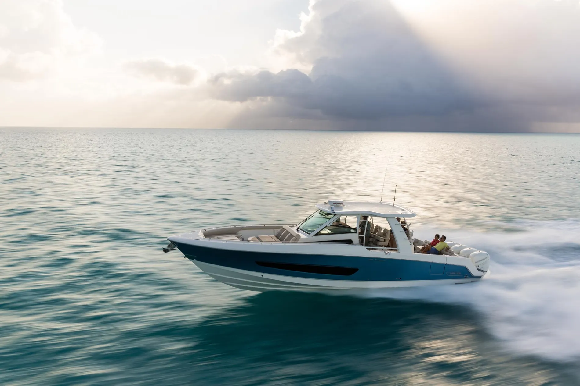 New 2027 Boston whaler 420 Outrage for Sale | Vancouver, BC | M&P Yacht Centre | 68e41f268d2f5380f90ebe8b