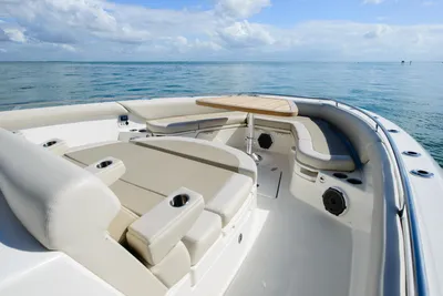New 2027 Boston whaler 420 Outrage for Sale | Vancouver, BC | M&P Yacht Centre | 68e41f268d2f5380f90ebe8b