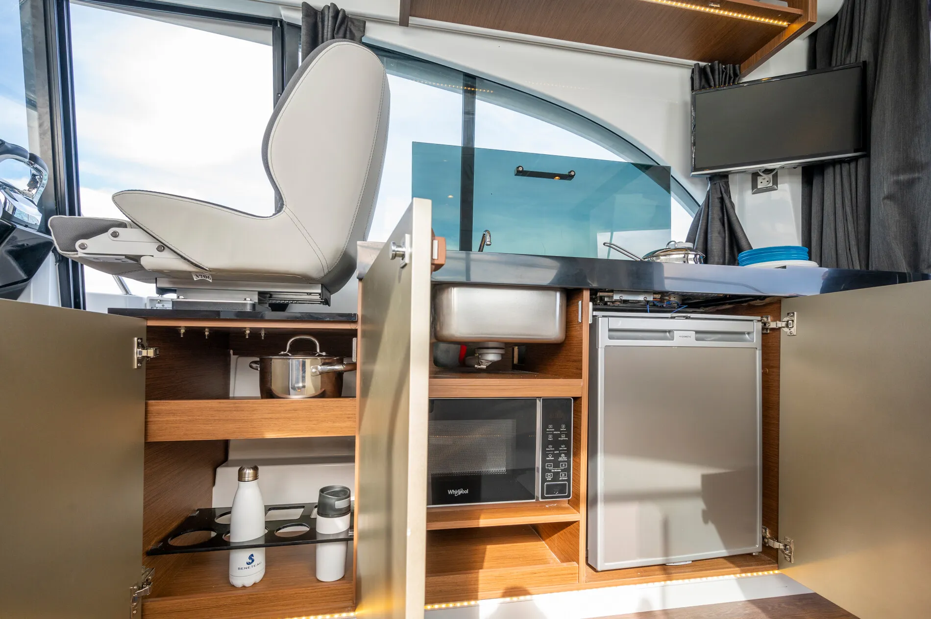 New 2027 Beneteau Antares 11 for Sale | Vancouver, BC | M&P Yacht Centre | 68e42ae742010b2acd08b25c