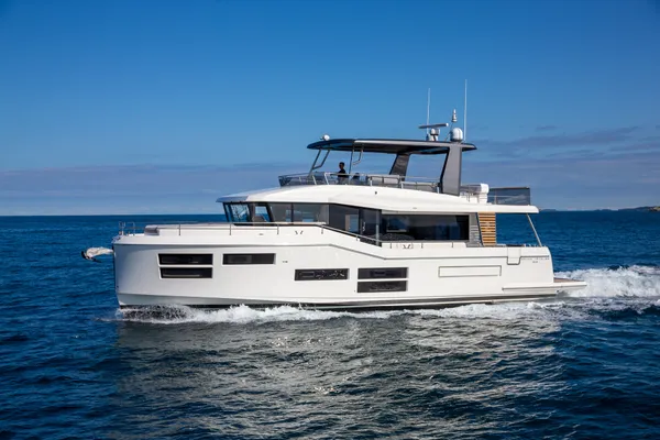 2027 Beneteau Grand Trawler 62