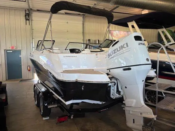 Stingray 211 DC Dual Cons. 2026-5