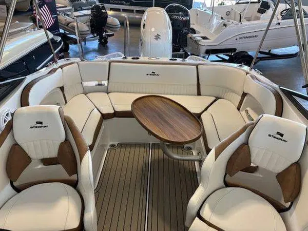 Stingray 211 DC Dual Cons. 2026-18