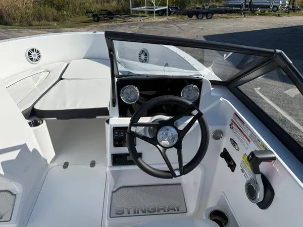 Stingray 172DC Full W/S 2025-10