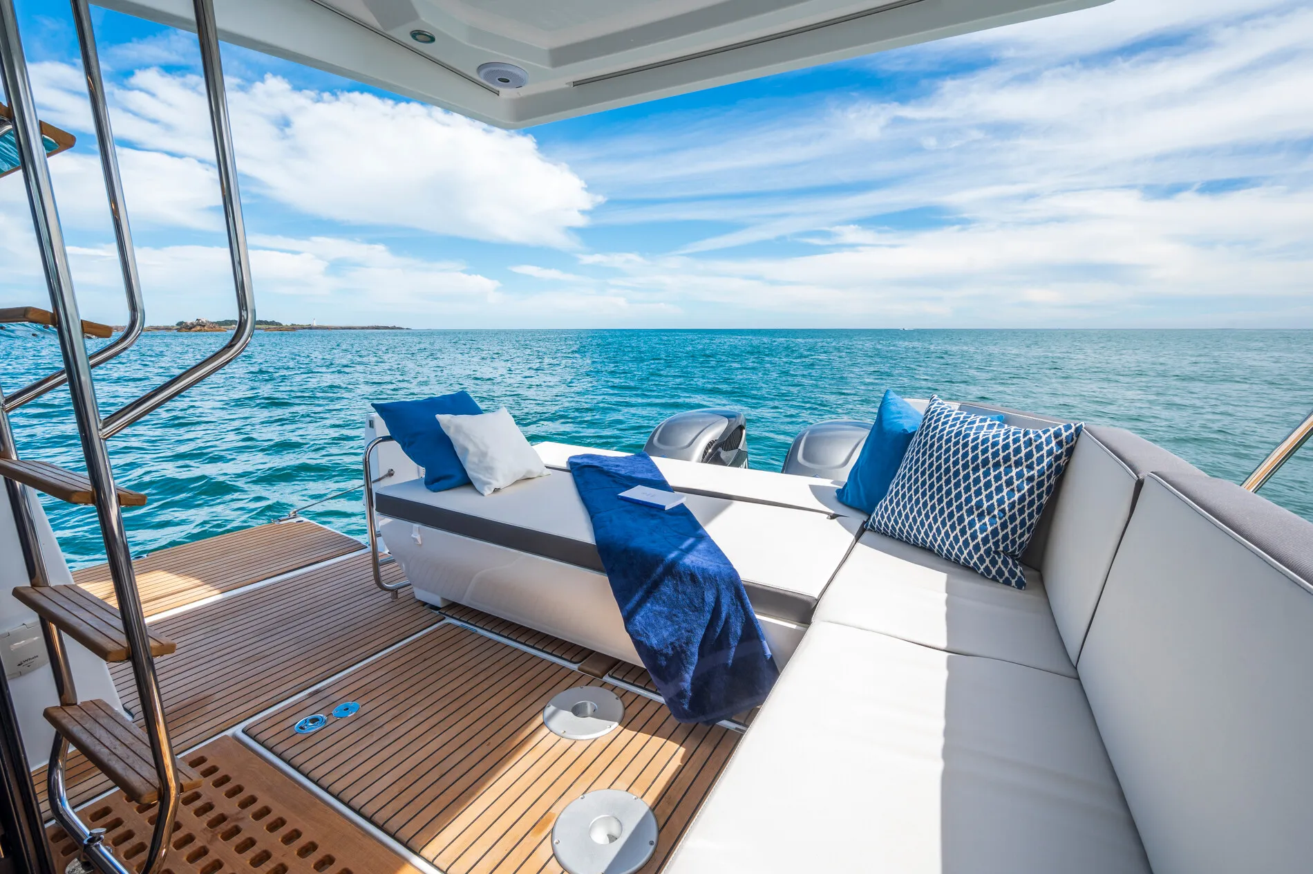 New 2027 Beneteau Antares 11 Fly for Sale | Vancouver, BC | M&P Yacht Centre | 68eeb92eadcb6271450c96c6