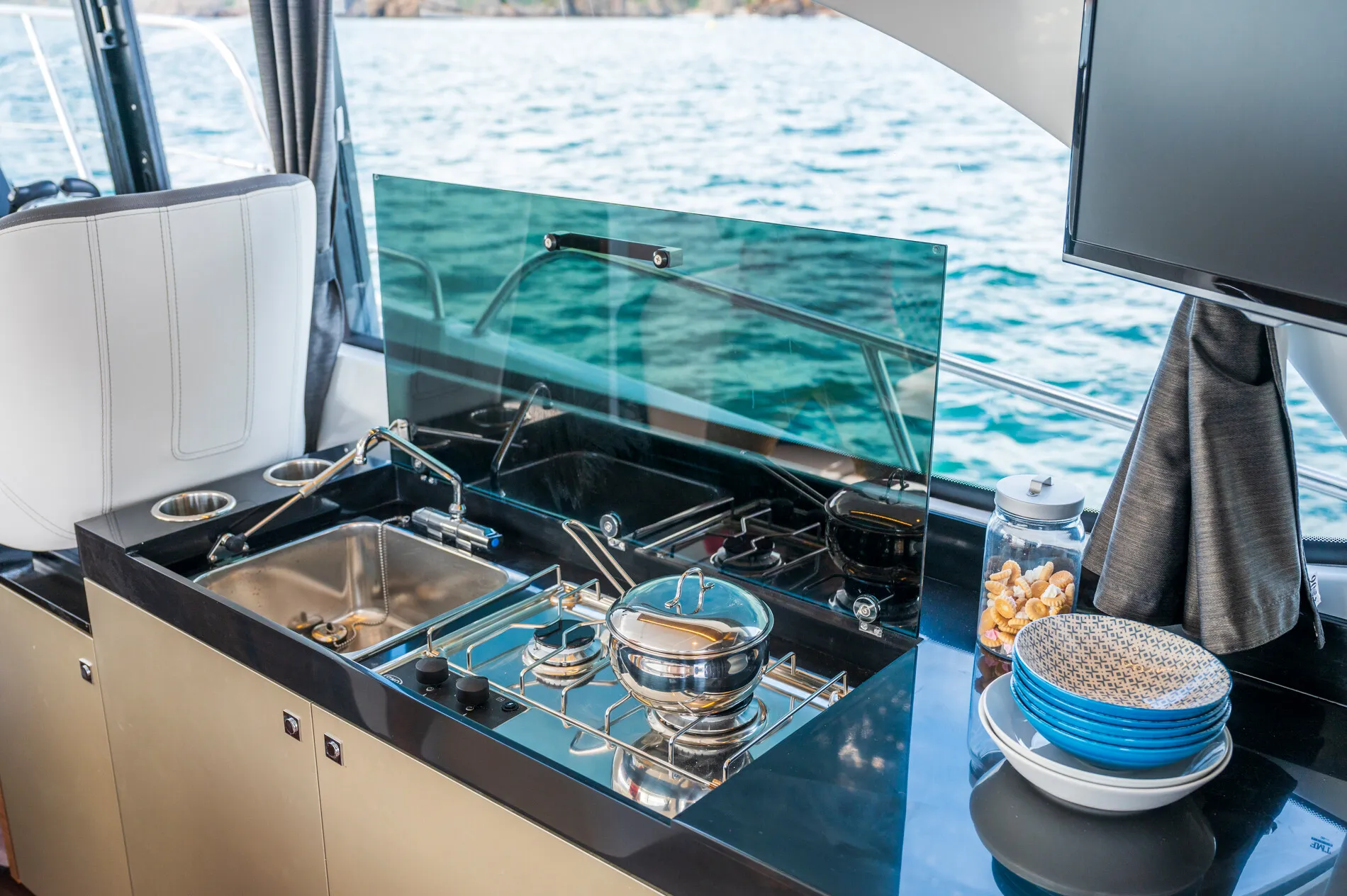 New 2027 Beneteau Antares 11 Fly for Sale | Vancouver, BC | M&P Yacht Centre | 68eeb92eadcb6271450c96c6