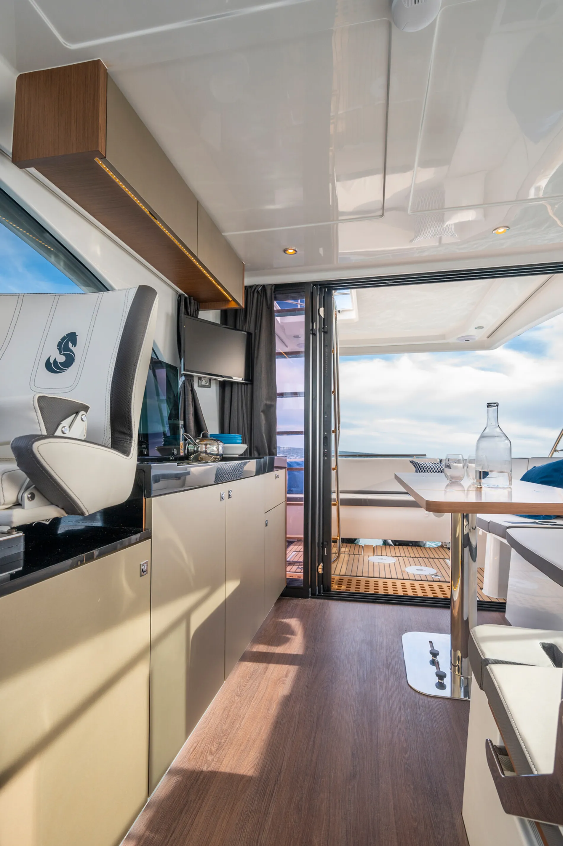 New 2027 Beneteau Antares 11 Fly for Sale | Vancouver, BC | M&P Yacht Centre | 68eeb92eadcb6271450c96c6