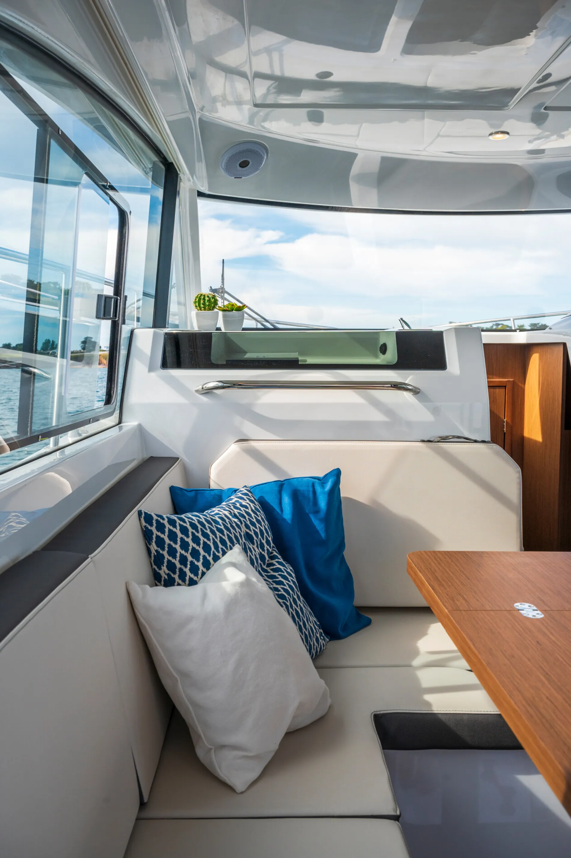 New 2027 Beneteau Antares 11 Fly for Sale | Vancouver, BC | M&P Yacht Centre | 68eeb92eadcb6271450c96c6