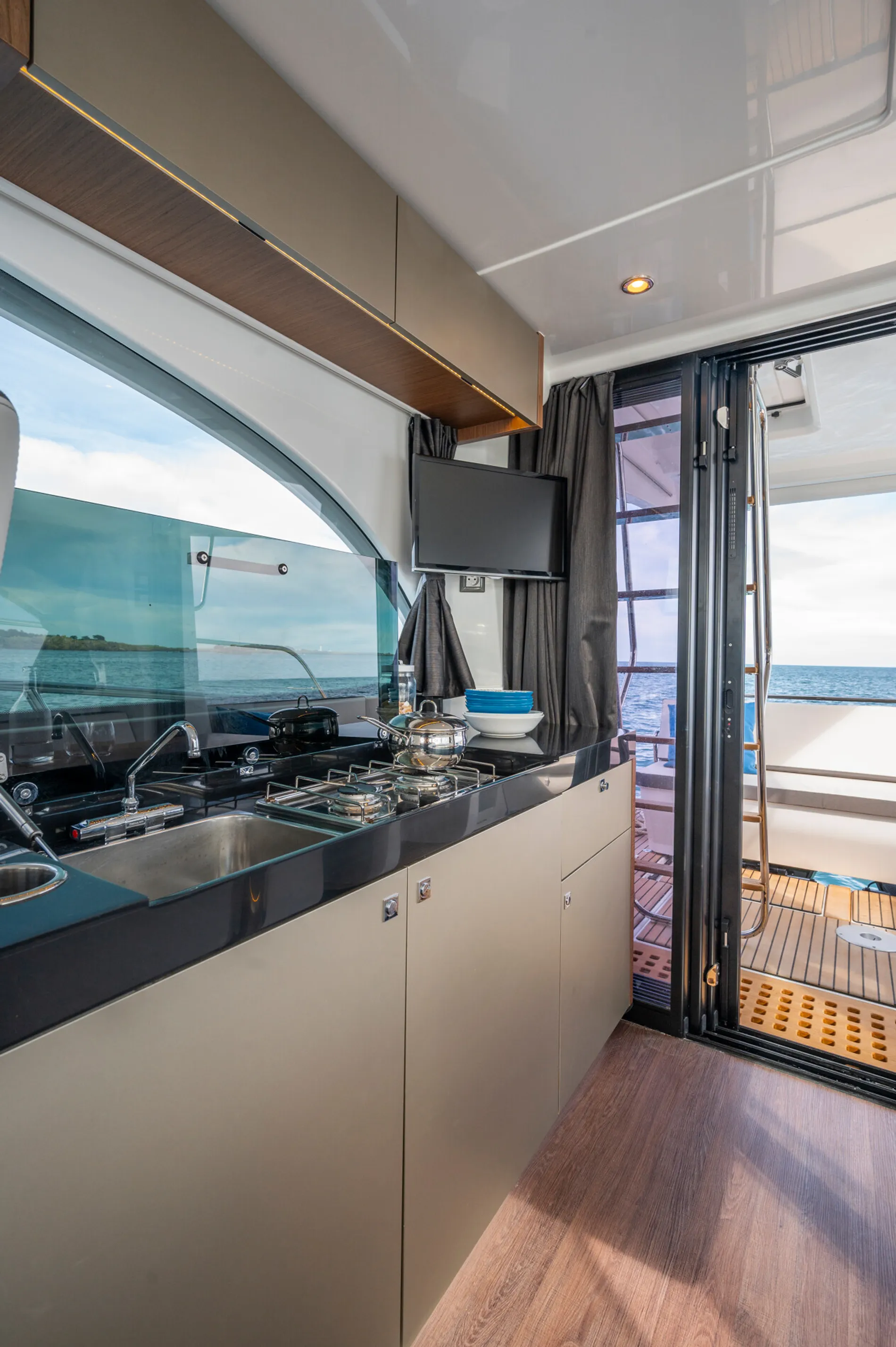 New 2027 Beneteau Antares 11 Fly for Sale | Vancouver, BC | M&P Yacht Centre | 68eeb92eadcb6271450c96c6