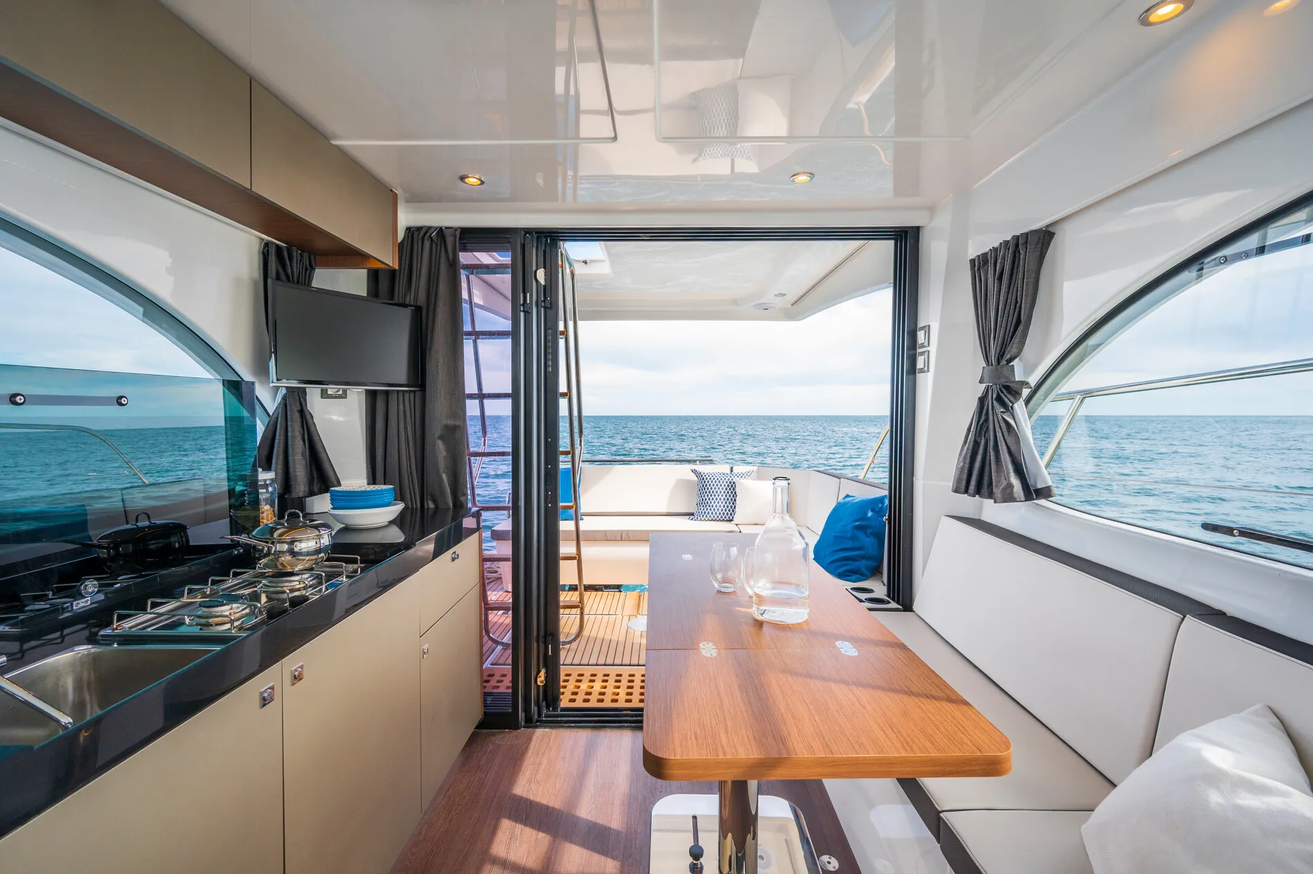 New 2027 Beneteau Antares 11 Fly for Sale | Vancouver, BC | M&P Yacht Centre | 68eeb92eadcb6271450c96c6