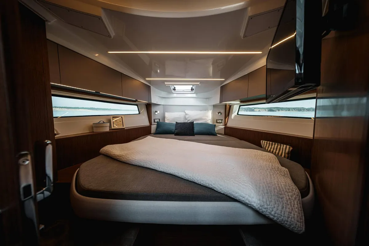 2027 Beneteau Antares 9 -14