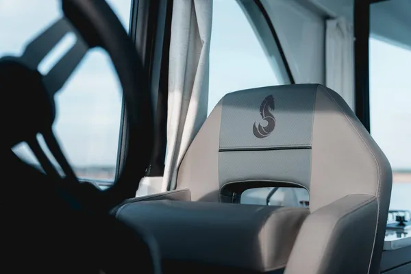 2027 Beneteau Antares 9 -12