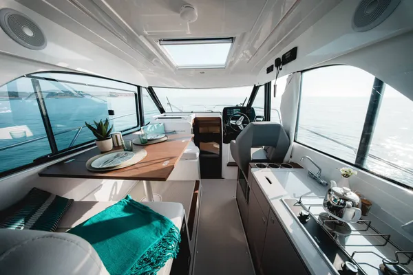 2027 Beneteau Antares 9 -10