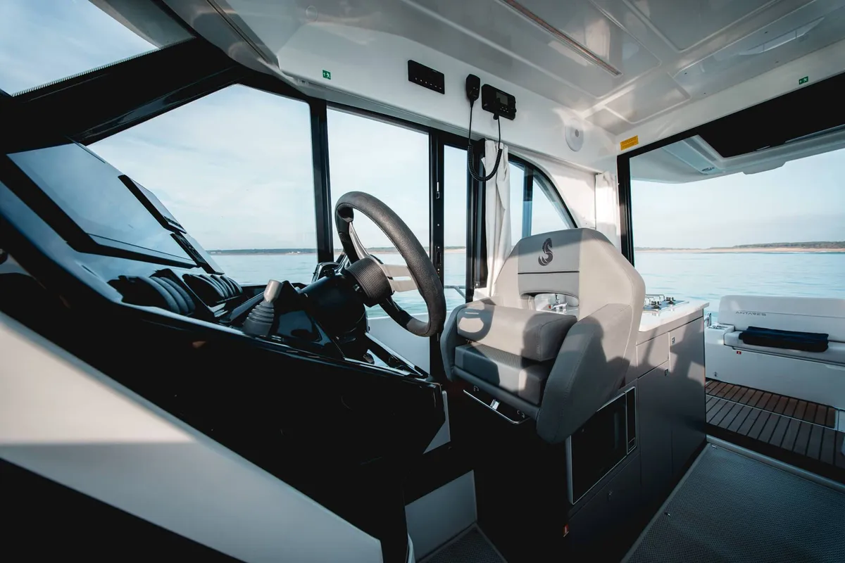 2027 Beneteau Antares 9 -11
