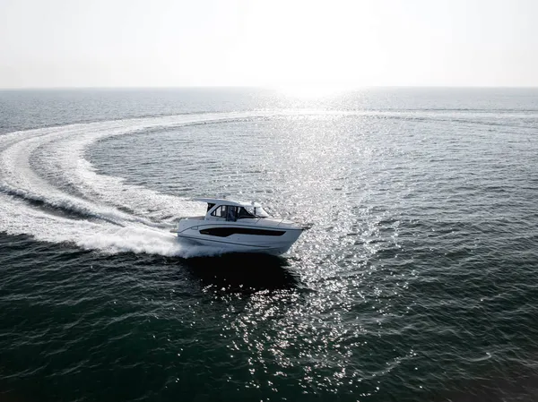 2027 Beneteau Antares 9 -3