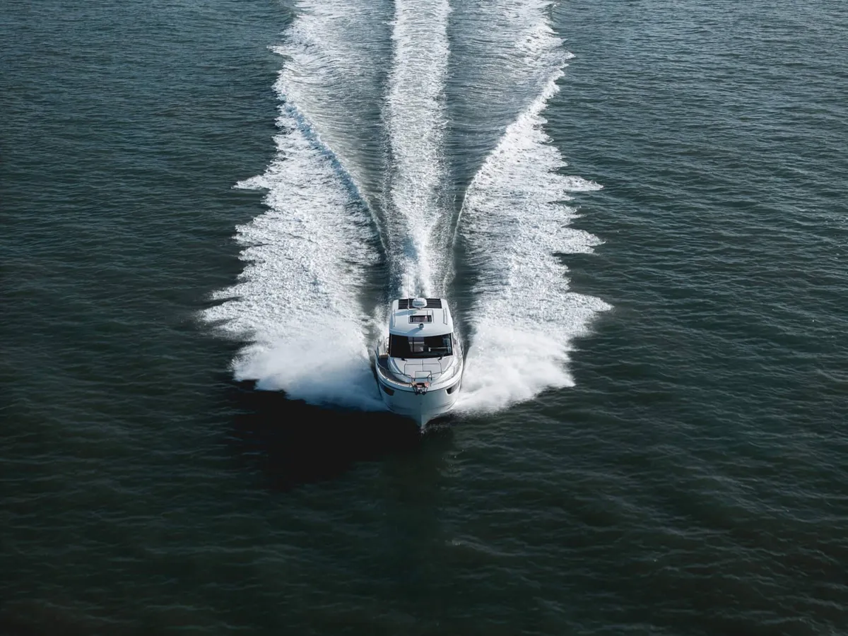 2027 Beneteau Antares 9 -6