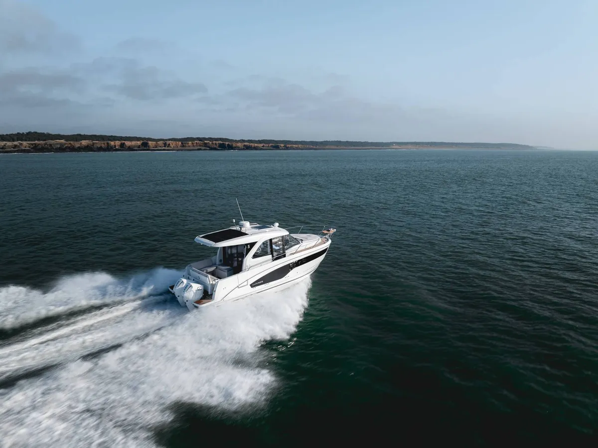 2027 Beneteau Antares 9 -7