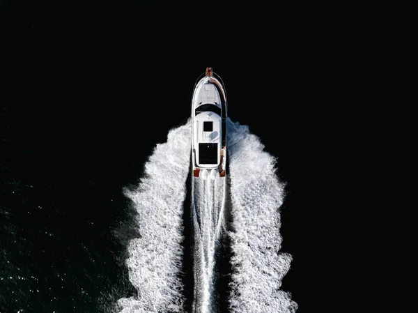 2027 Beneteau Antares 9 -5