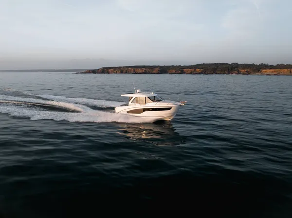 2027 Beneteau Antares 9 -2