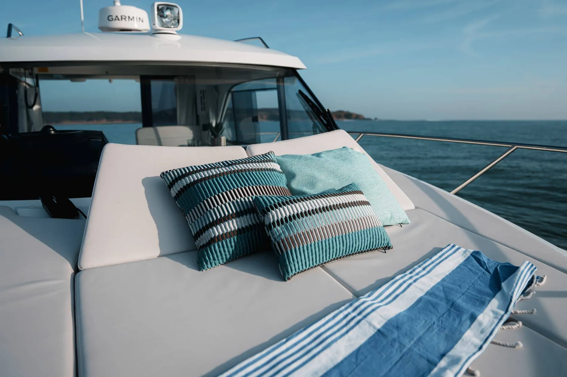 New 2027 Beneteau Antares 9 for Sale | Vancouver, BC | M&P Yacht Centre | 68f007bd1745f47b3a02fa3f