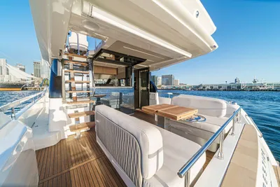 New 2027 Prestige F4.9 for Sale | Vancouver, BC | M&P Yacht Centre | 68f18417ebd120c4b7045e5a