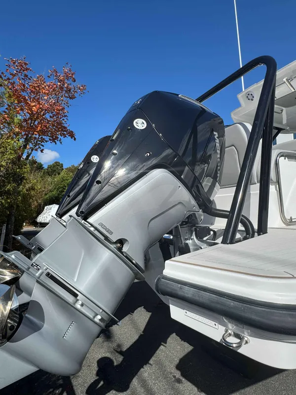 2026 Cruisers Yachts 38 VTR detail image 23