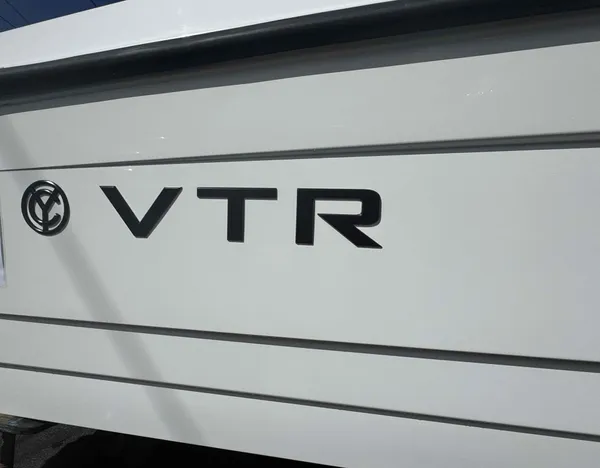 2026 Cruisers Yachts 38 VTR detail image 22