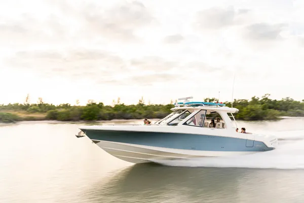 2027 Boston Whaler 380 Realm