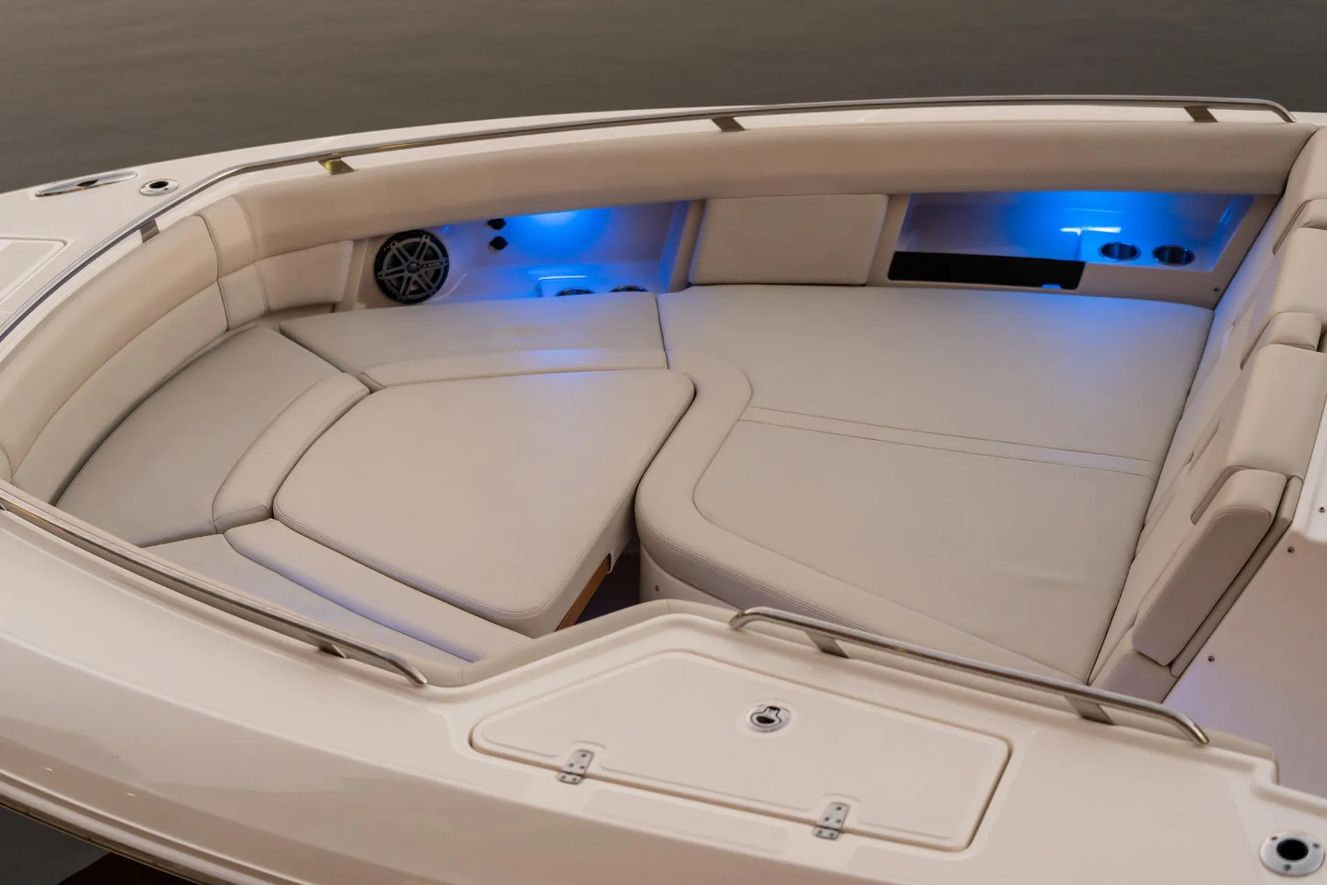 New 2027 Boston whaler 380 Realm for Sale | Vancouver, BC | M&P Yacht Centre | 68fd46596b47bb84de001960