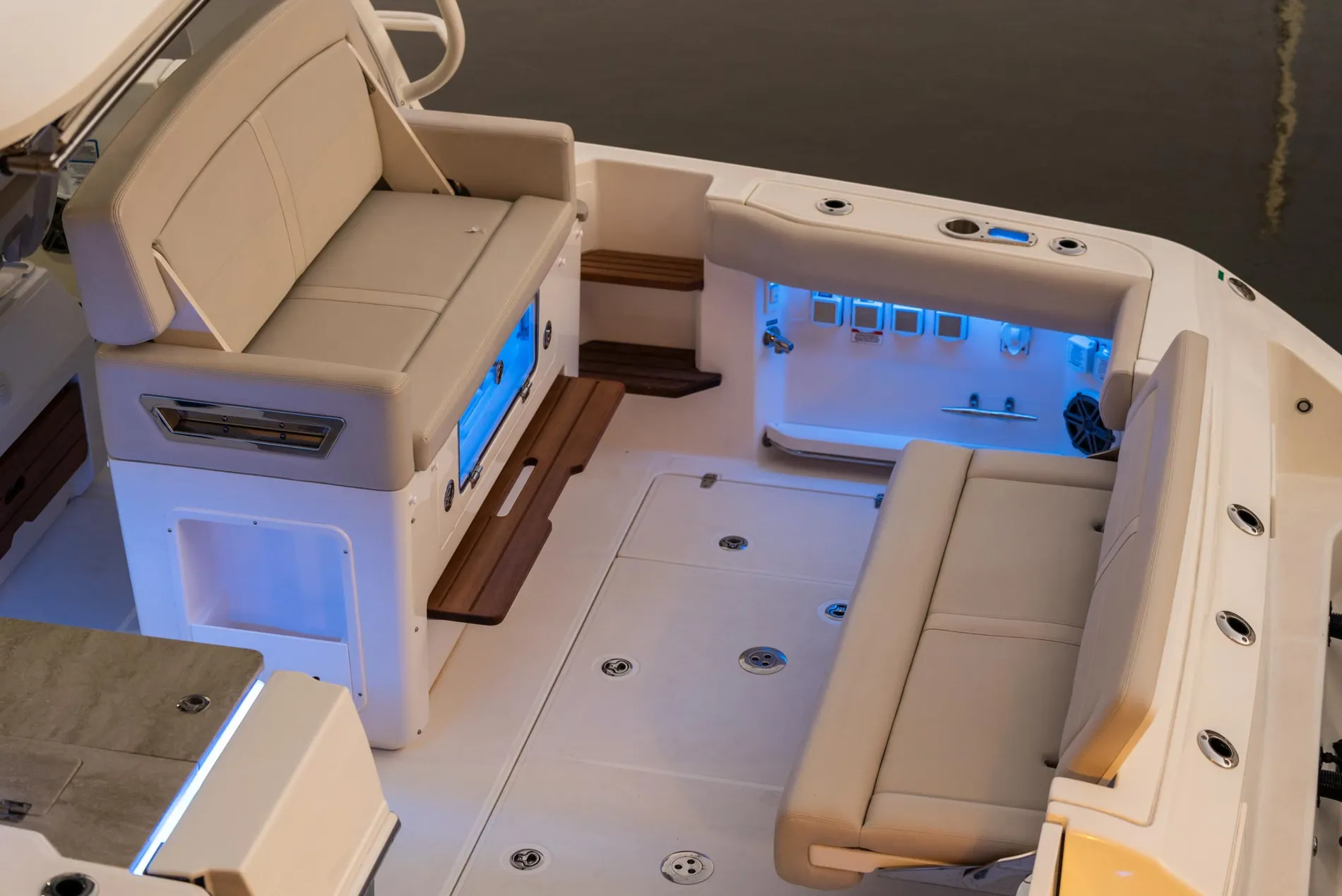 New 2027 Boston whaler 380 Realm for Sale | Vancouver, BC | M&P Yacht Centre | 68fd46596b47bb84de001960