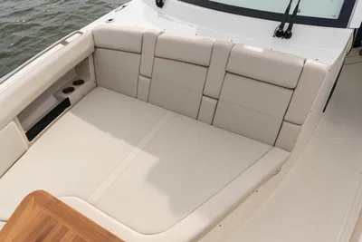 New 2027 Boston whaler 380 Realm for Sale | Vancouver, BC | M&P Yacht Centre | 68fd46596b47bb84de001960