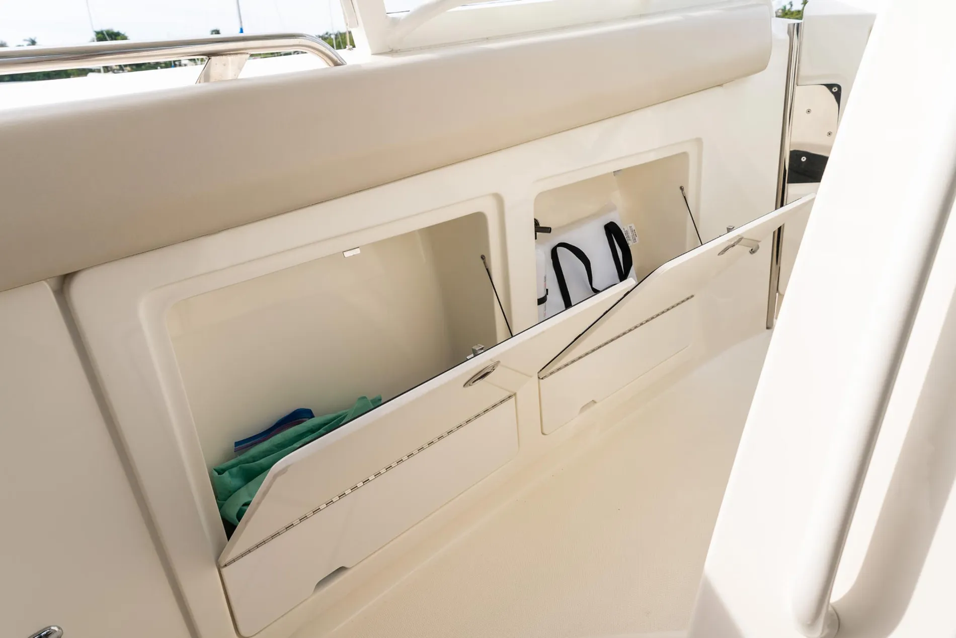 New 2027 Boston whaler 380 Realm for Sale | Vancouver, BC | M&P Yacht Centre | 68fd46596b47bb84de001960