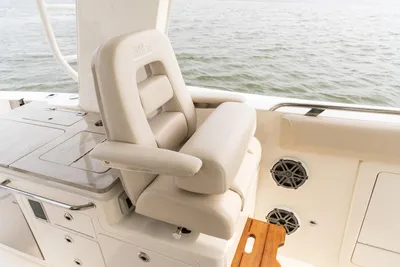New 2027 Boston whaler 380 Realm for Sale | Vancouver, BC | M&P Yacht Centre | 68fd46596b47bb84de001960