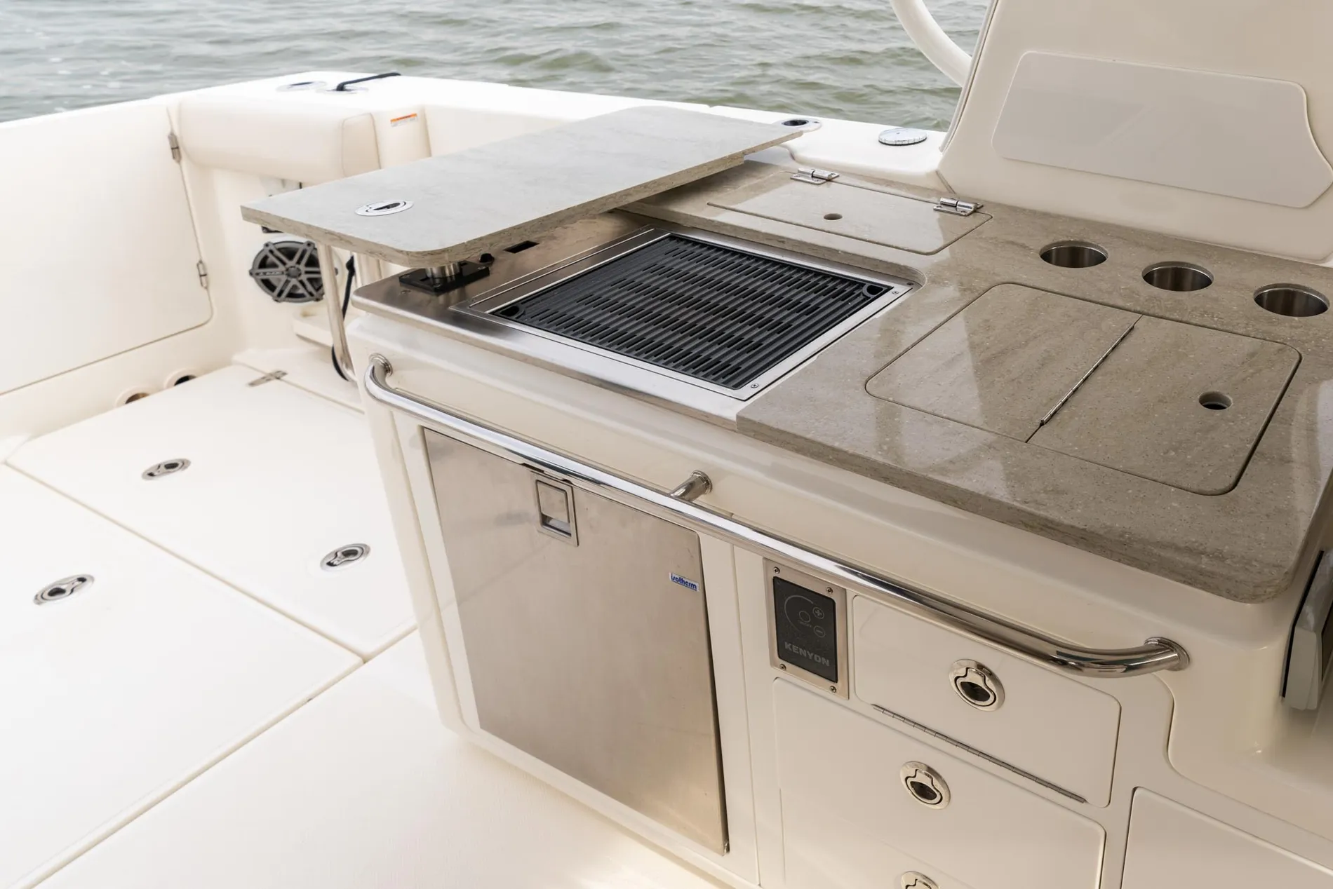 New 2027 Boston whaler 380 Realm for Sale | Vancouver, BC | M&P Yacht Centre | 68fd46596b47bb84de001960