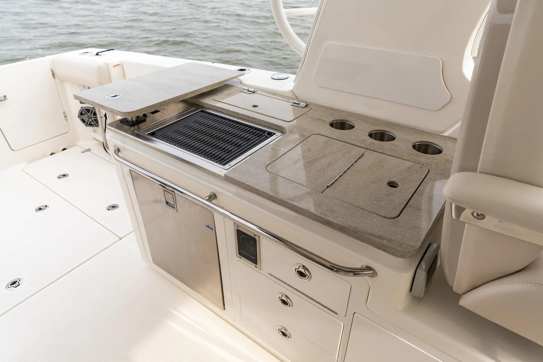 New 2027 Boston whaler 380 Realm for Sale | Vancouver, BC | M&P Yacht Centre | 68fd46596b47bb84de001960