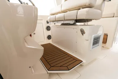 New 2027 Boston whaler 380 Realm for Sale | Vancouver, BC | M&P Yacht Centre | 68fd46596b47bb84de001960