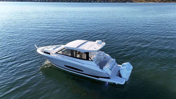2026 Regal 36 XO detail image 6