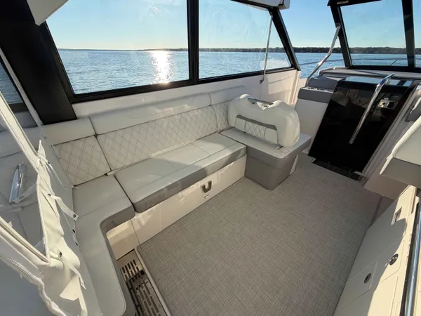 2026 Regal 36 XO detail image 19